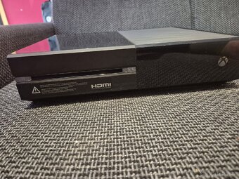 Xbox ONE + 2 ovladače + 2 hry a všechny kabely. - 4