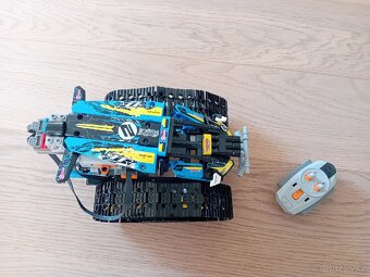 Lego Technic Kaskadérské auto na dálkové ovládání - 4