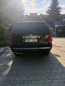 Cadillac Escalade - 4