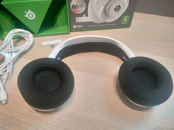 SteelSeries Arctis Nova 5X WHITE – Univerzální (Xbox/PC/PS5) - 4