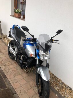 Suzuki GSR - 4
