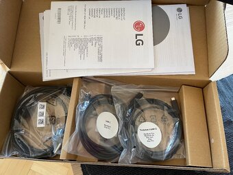 LG UltraFine 4K - LG 24MD4KL-B - 24" - 4