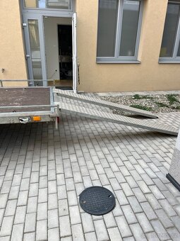 Přívěsný brzděný vozík Agados s najezdy - 4