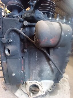 motor Zetor 6901 blok motoru - 4
