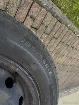 Plechové disky 4x108 15 s letním pneu 185/65 R15 - 4