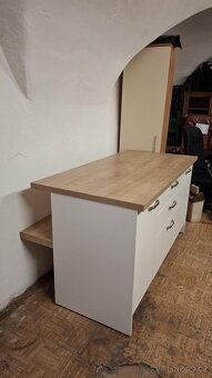 Prodejní pult – kvalitní nábytek s úložným prostorem - 4