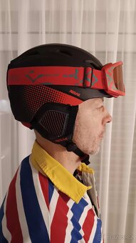 Lyžařská helma s brýlemi - 4