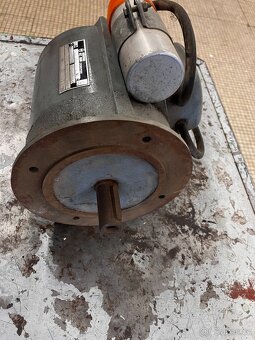 elektromotor 220 V - 4