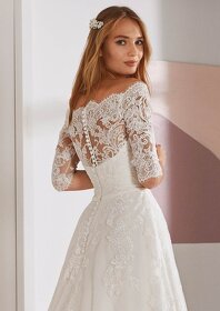 Svatební bílé šaty s krajkou - 4