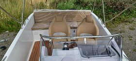 Motorový kajutový člun 560 Sun Deck - 4
