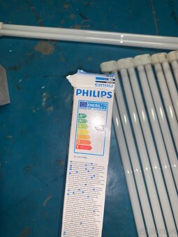 Zářivky halogen philips 2g11 - 4