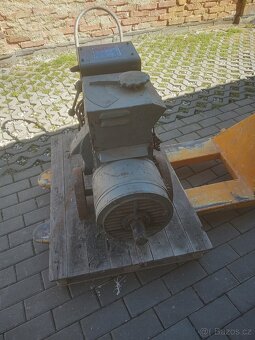 SVÁŘEČKA TRIODYN ČKD Praga točivá triodína - 4