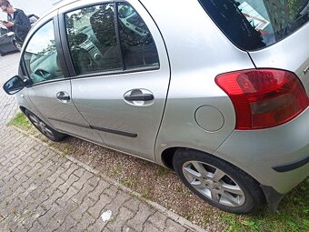 Toyota Yaris - 4