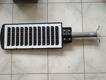 Prodám solární venkovní lampu COBRA + držák na zeď - 4