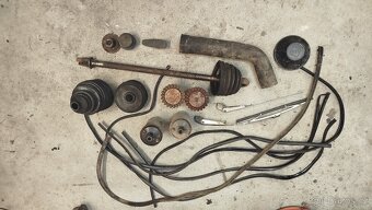 Soubor náhradních dílu Trabant 601 - VÍCE FOTOGRAFIÍ - 4