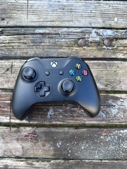 Xbox One X 1TB + NBA 2K22 - 4