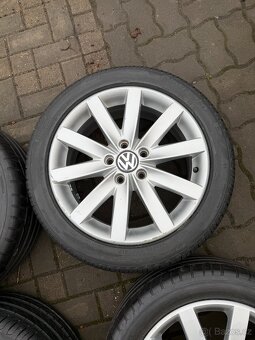 ORIGINÁL Alu Volkswagen PORTO R17, 5x112 - TOP STAV - 4
