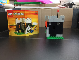 LEGO Castle 6036 Skeleton Surprise - 4