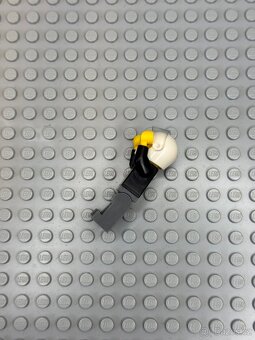 LEGO City figurka - hasič - 4