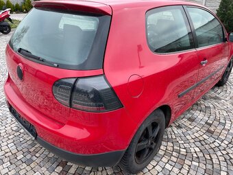 VW Golf V - 1,6 FSI - 85 KW benzin / 6 kvalt - 4