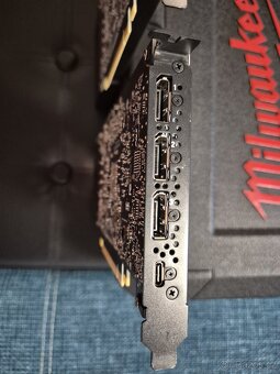 NVIDIA Quadro RTX 4000 grafická karta - 4