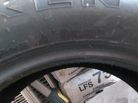Prodam Nexen M+S 215 60 r16 zima - 4