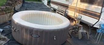 Prodám výrivku Intex pro 4 osoby na ND - 4