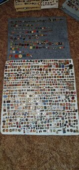 Mix mincí a odznáčků. - 4