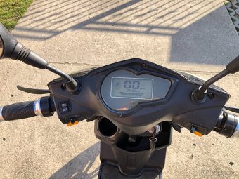 Elektroskútr ElektroPower Volt M3 90 km/h,72V 44Ah, 6,4kW - 4