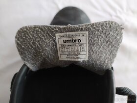 Sálové kopačky Umbro 37,5 - 4