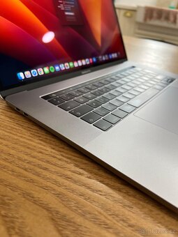 MacBook Pro 15" 2017 touchbar - 4