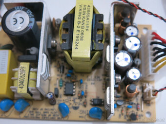 Custom PC zdroj ze zrušeného projektu 100-240V na 2x Molex - 4