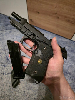 Airsoft Beretta WE černá + příslušenství - 4