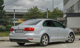 Volkswagen Jetta 1.6 TDI Comfortline DSG - 4