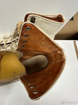 Prodám dámské kožené brusle BOTAS vel.39 - 4