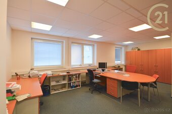 Kancelářské prostory v hlídaném areálu – samostatné patro... - 4