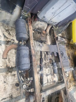 Kontejnerová avie BEZ NÁSTAVBY - 4