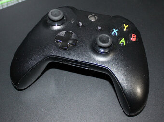 Microsoft Xbox One X 1TB Antracit Black - kompletní balení - 4