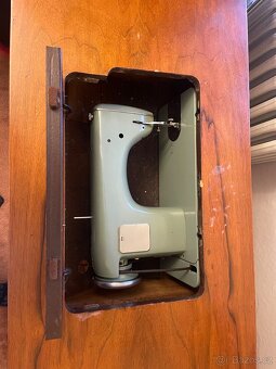 Starožitný šicí stroj Minerva - 4