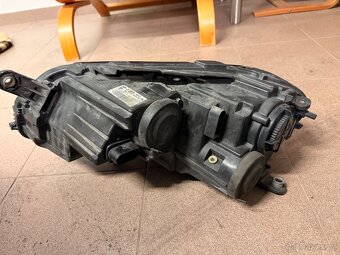 PREDNI SVETLA NA VOLKSWAGEN PASSAT B7 - 4