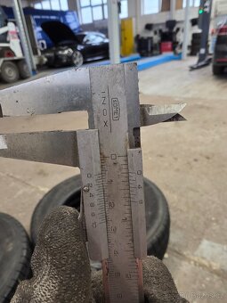 Prodám celoroční zátěžová pneu Firestone 215/60/16c - 4