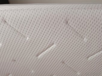 Kvalitní postel včetně roštu a matrace - 4