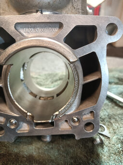 Prodám válec KTM 125 SX - 4