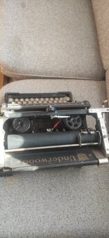 Psací stroj UNDERWOOD - 4