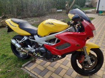 Honda VTR 1000F rok 2003 - 4