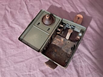 Retro vojenská svítilna - baterka. - 4