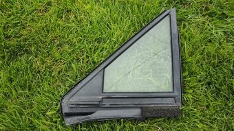 Toyota Rav4 Rav-4 V 5 gen - okno sklo trojuholnik - 4