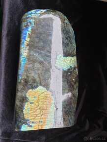 Labradorit - přes 10 kg (částečná oboustranná barvoměna) - 4