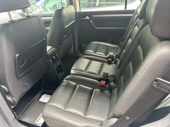 VW TOURAN 2,0 TDi RV 2009 = 7. SEDADEL ZA 59000 KČ - 4