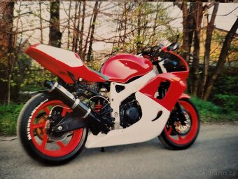 Honda CBR 900RR - 4